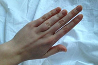 为什么这两根手指特别长？