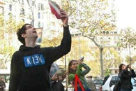 拿相机拍照都弱爆了 妹子的表情亮了！