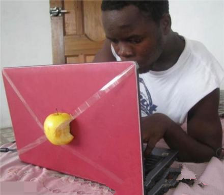 iphone5都出来了 黑娃你还 装个毛啊！.jpg