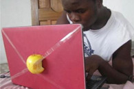 iphone5都出来了 黑娃你还 装个毛啊！