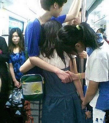 又现轻轨 复杂关系 青年你到底怎么了。.jpg