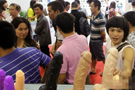 屌丝总是如此出众!就算故作镇定也无法掩盖他心中的狂喜