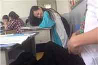 妹子 很好看吗 看你想的好开心 他这么银荡怎么不给他折断!