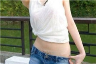 妹子的低腰裤真合身 真性感 求多拍点照片!