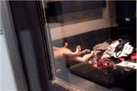 这是上海歌城 震惊了!你们能把灯关了再办事儿吗!