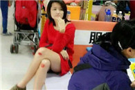 妹子你的膝盖怎么了?其实第二张才是真相 哈哈哈