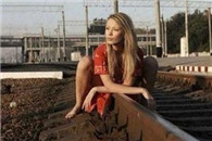 卧槽!妹子你到底用了多大的劲 你这是破坏公共财物你知道吗!