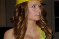 妹子做得很好，视察工地要做好安全措施