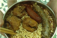 重口味图片：妹子你的口味就这么重吗 敢问这碗面谁吃得下？