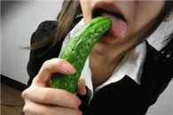 邪恶帮动态图：变态女友喜欢脱光了锻炼！