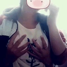 邪恶动态图:美女摸奶动态图片