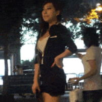 邪恶动态图：穿超短裤的美女在等我么