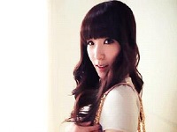 两个男孩去服侍一个女孩 男人甜b的图