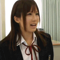 他把我按到沙发上强吻动态图