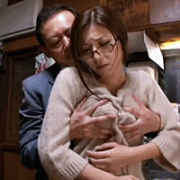 乳此之大吧裸胸美女图片大胸 GIF：gif搞笑图片