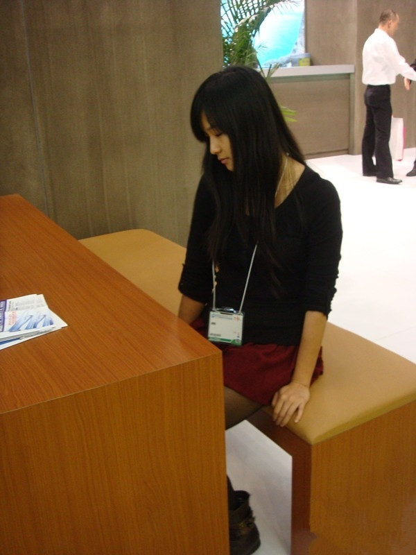 美女施展妖术 无人可挡 不可匹敌 杀出销售业绩来！.jpg