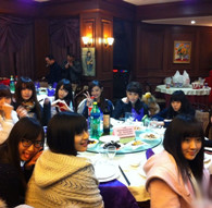 养眼图片：坐在这一桌吃饭 感觉胃口都会好很多