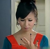 胡一菲中指没有指甲没有图指甲油!