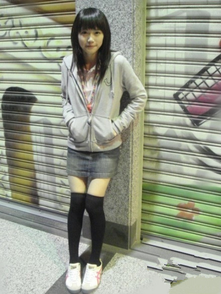 知道为什么女生都这样 上半身穿棉袄 下半身穿丝袜.jpg
