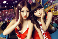 养眼图片：名模秀青春 雷死人的明星装扮 一个个美的屁颠屁颠的!