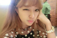 养眼图片：黄头发小美女 自拍照。