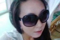 我们都只是这个宇宙最渺小的尘埃 化个妆出去逛逛。