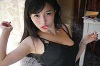 养眼美图福利 爱上香烟的女孩