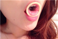 邪恶帮福利图片：准备纸巾开撸 推女郎赵惟依大尺度图片 嘴含避孕套！