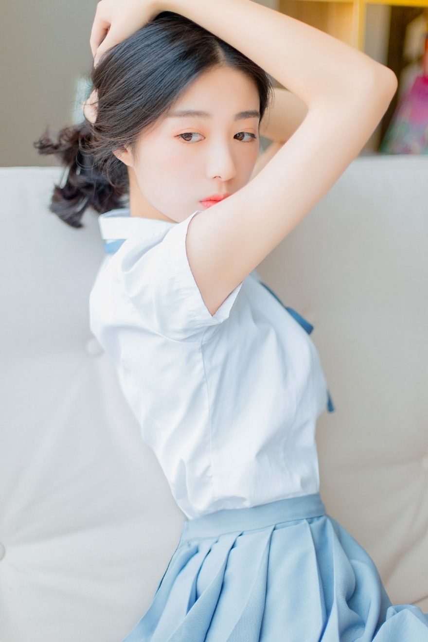 百褶短裙校服美女书房小清新迷人写真图片