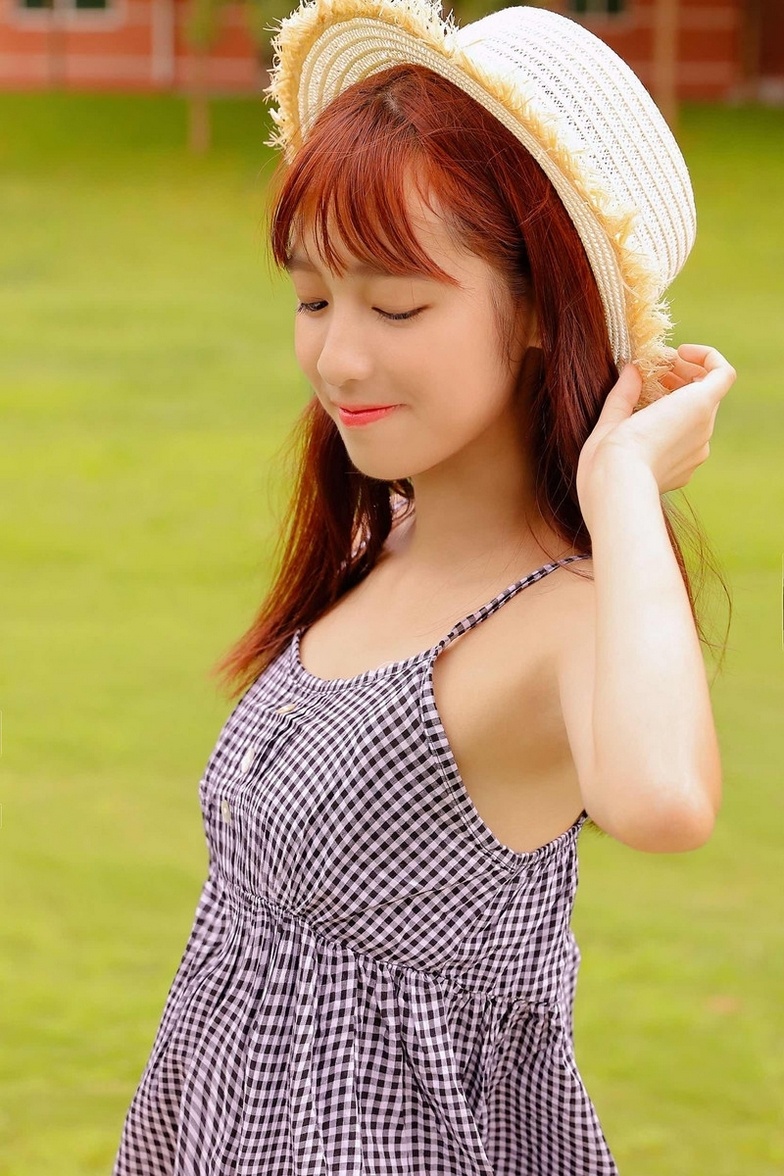 户外野餐的清纯少女小清新写真图片