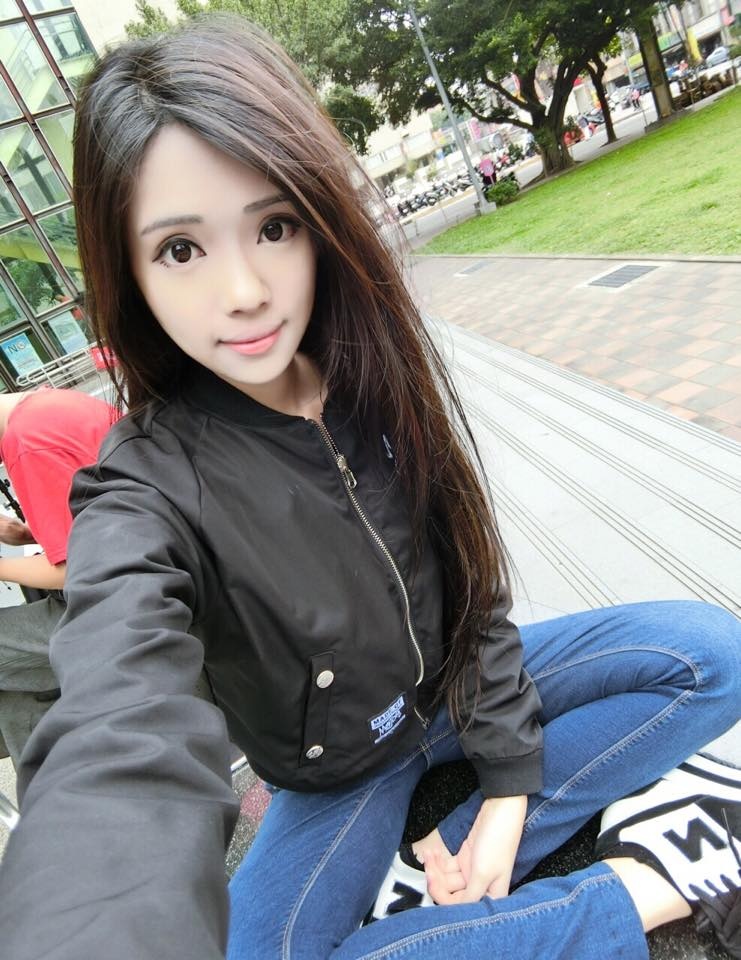 台湾大眼美女模特承容姣好面容街拍图片