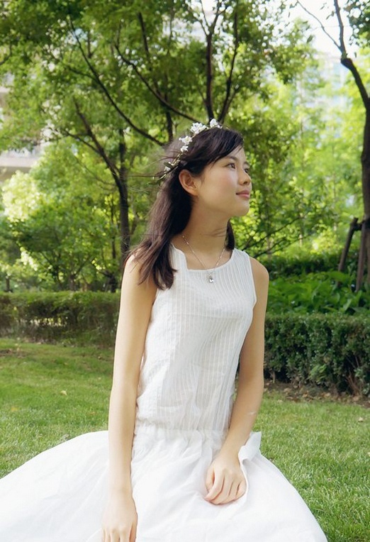 超人气清纯美女钟恩淇户外摄影图片