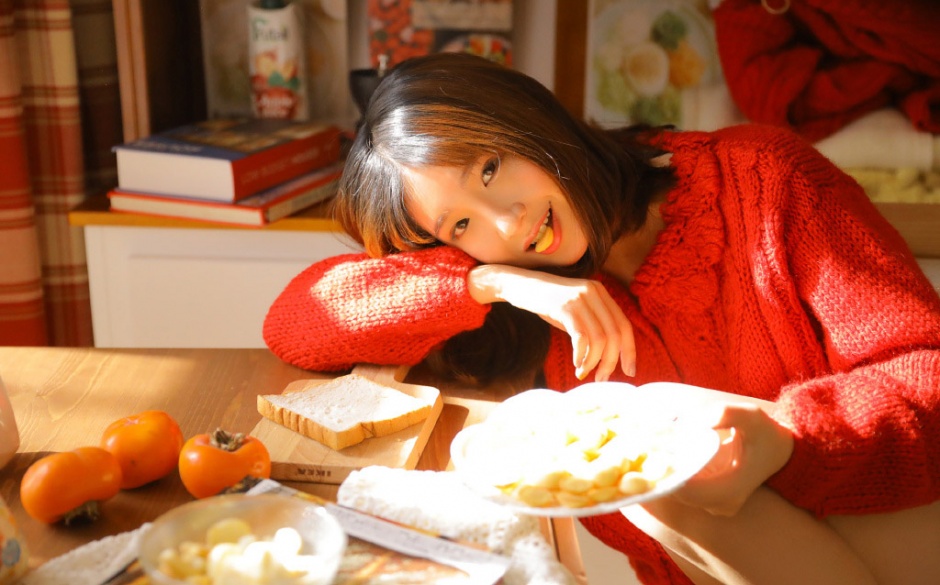 清纯邻家女孩修长筷子腿露齿甜笑图片