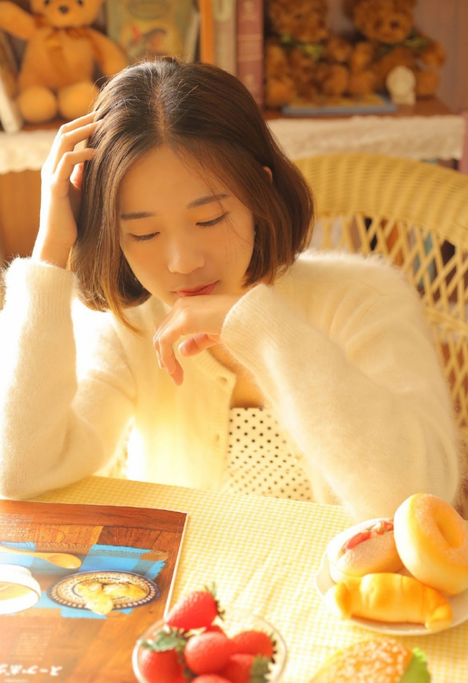 短发清纯稚嫩美少女斑点短裙私房写真图片