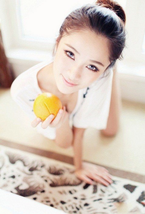 90后素颜清纯美女私房美腿可爱卖萌写真图片