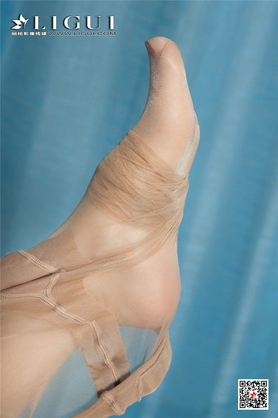 Ligui丽柜 性感丝袜少妇Vicky诱人美腿玉足魅惑写真图片