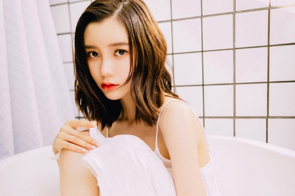 美女御姐浴室裹胸大胆人体艺术模特摄影性感写真