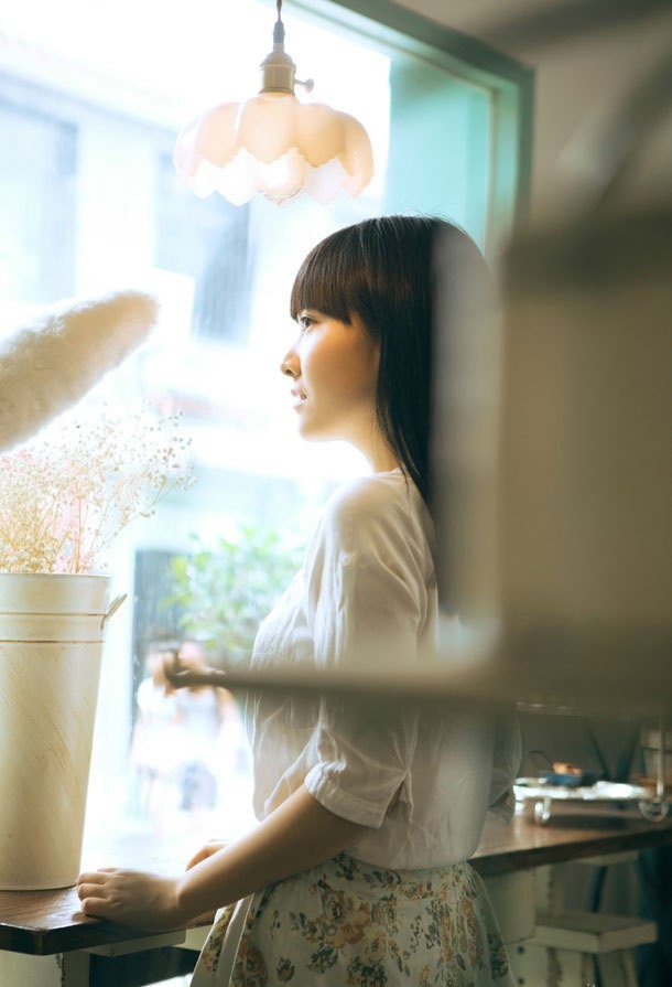 小清新齐刘海美女午后时光咖啡馆惬意写真