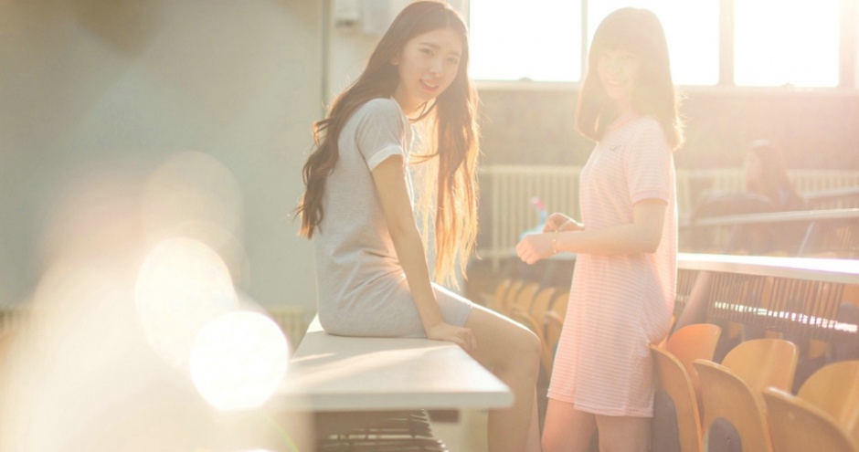 校园清新姐妹花青春活力气息阳光写真图片