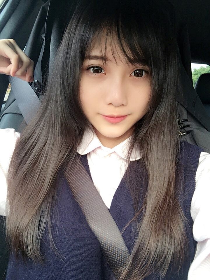 台湾甜美学生妹刘坊萱清纯自拍写真图片