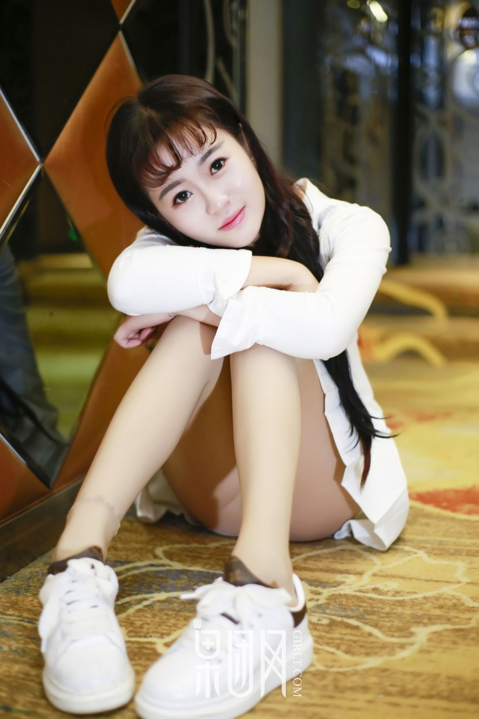 美女模特暖暖从可爱服装到粉色蕾丝睡衣诱惑写照