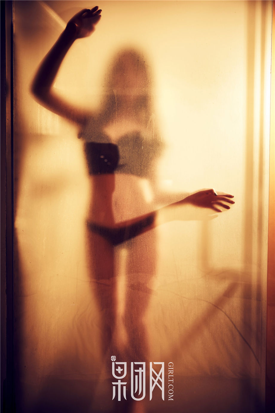 Girlt果团人像摄影写真 性感比基尼模特何嘉颖嫩白爆乳翘臀撩人写真图片