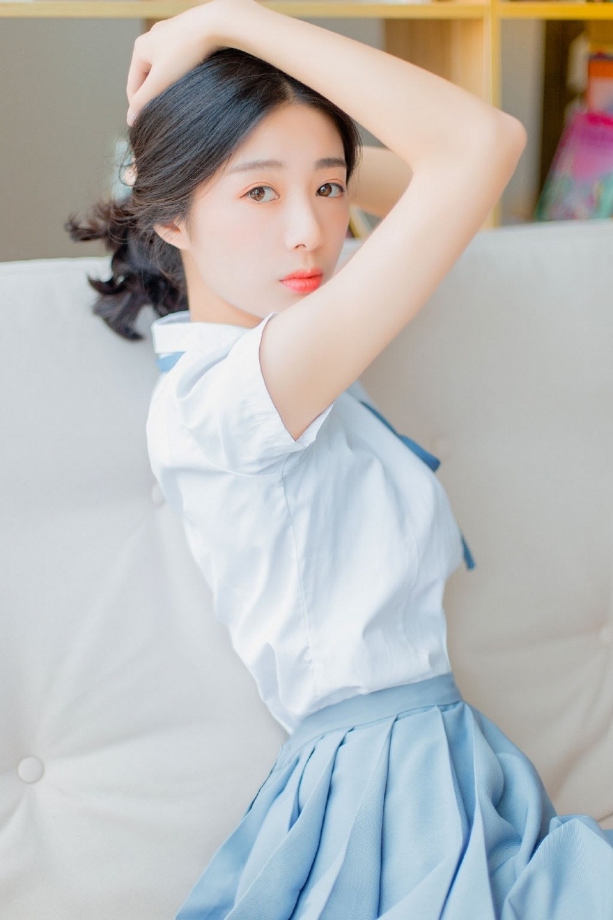 百褶短裙校服美女书房小清新迷人写真图片
