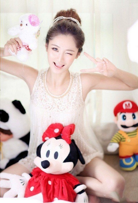 90后素颜清纯美女私房美腿可爱卖萌写真图片