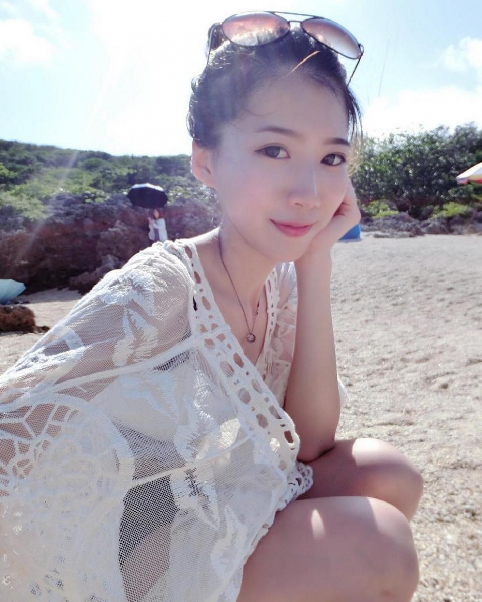 台湾大胸美女刘雨芩靓丽性感自拍写真图片