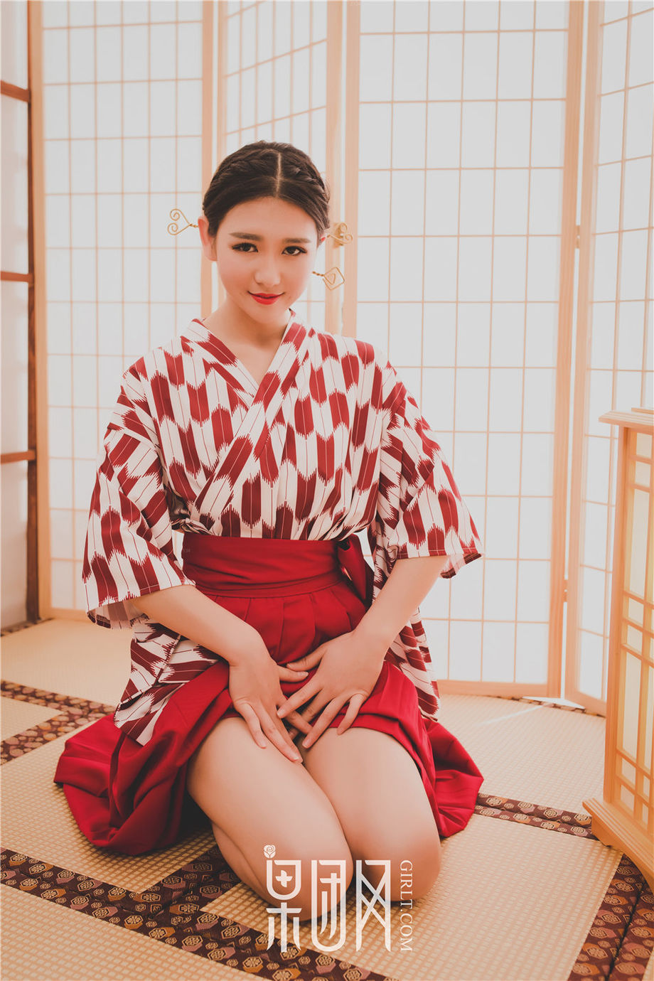 Girlt果团人像摄影写真 和服美女糖果儿撩衣白嫩美乳诱惑人体摄影