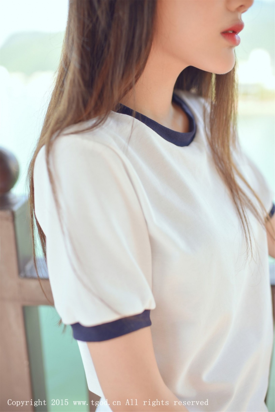 人气美女朱若慕Akiki超短热裤户外美腿撩人