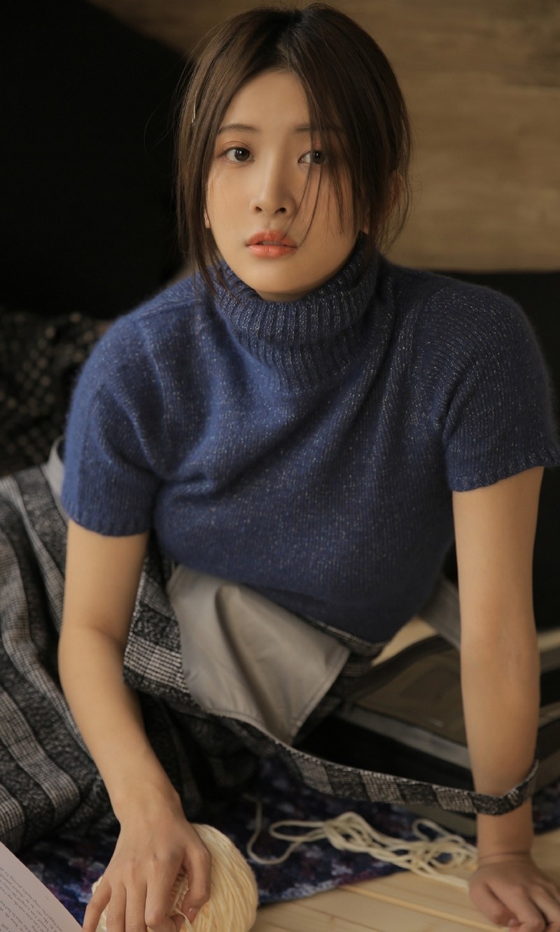 高颜值美女白皙光滑肌肤私房唯美写真图片