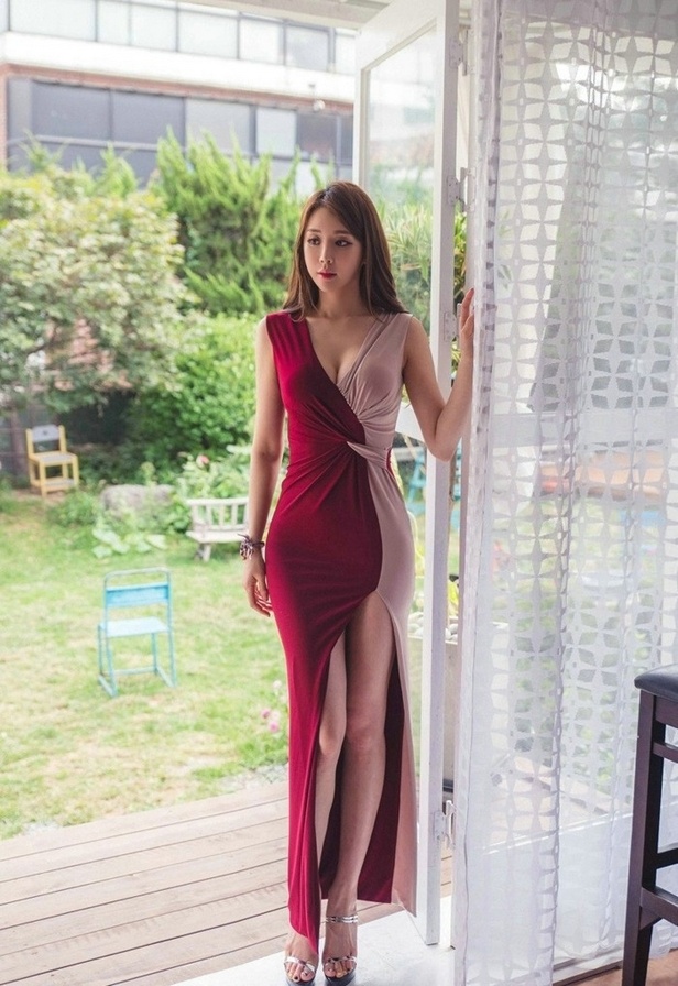 韩国性感美女模特低胸高叉连衣裙惊艳动人