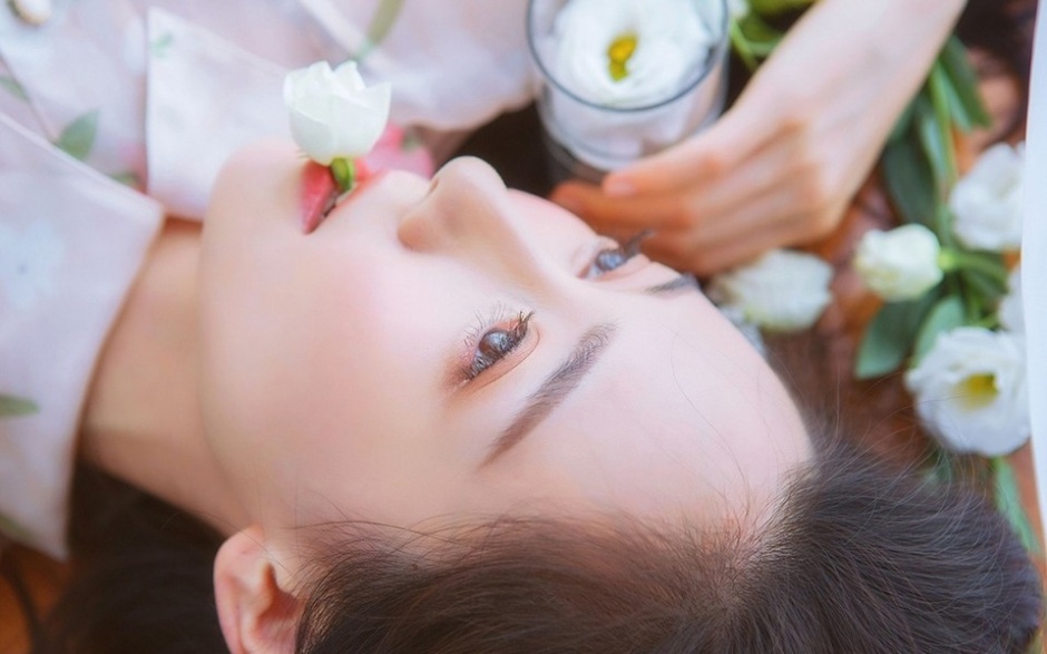 国色天香美少女精致粉嫩容颜双眸迷人写真图片